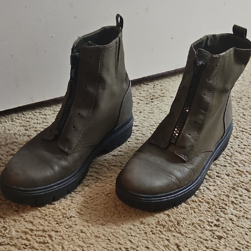 Dr Scholls- Chroma